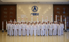 面临神舟二十号飞船舷窗裂纹险